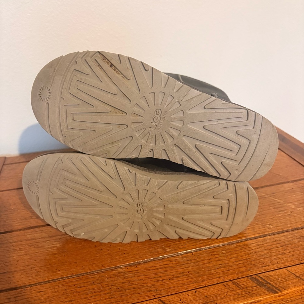 UGG Austrailia tall metallic grey boots from 2010s grey Well Loved in Good shape - Picture 7 of 14